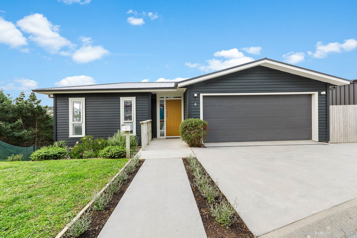 8 Spitfire Place, Newlands, Wellington - Carousel 1