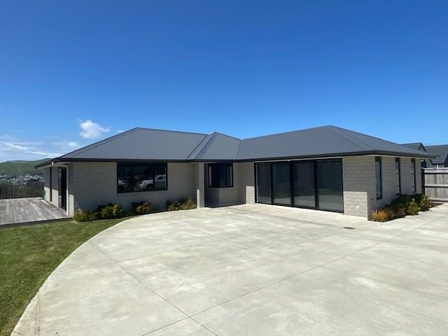 5 Rotorua Grove, Aotea, Porirua - Carousel 1