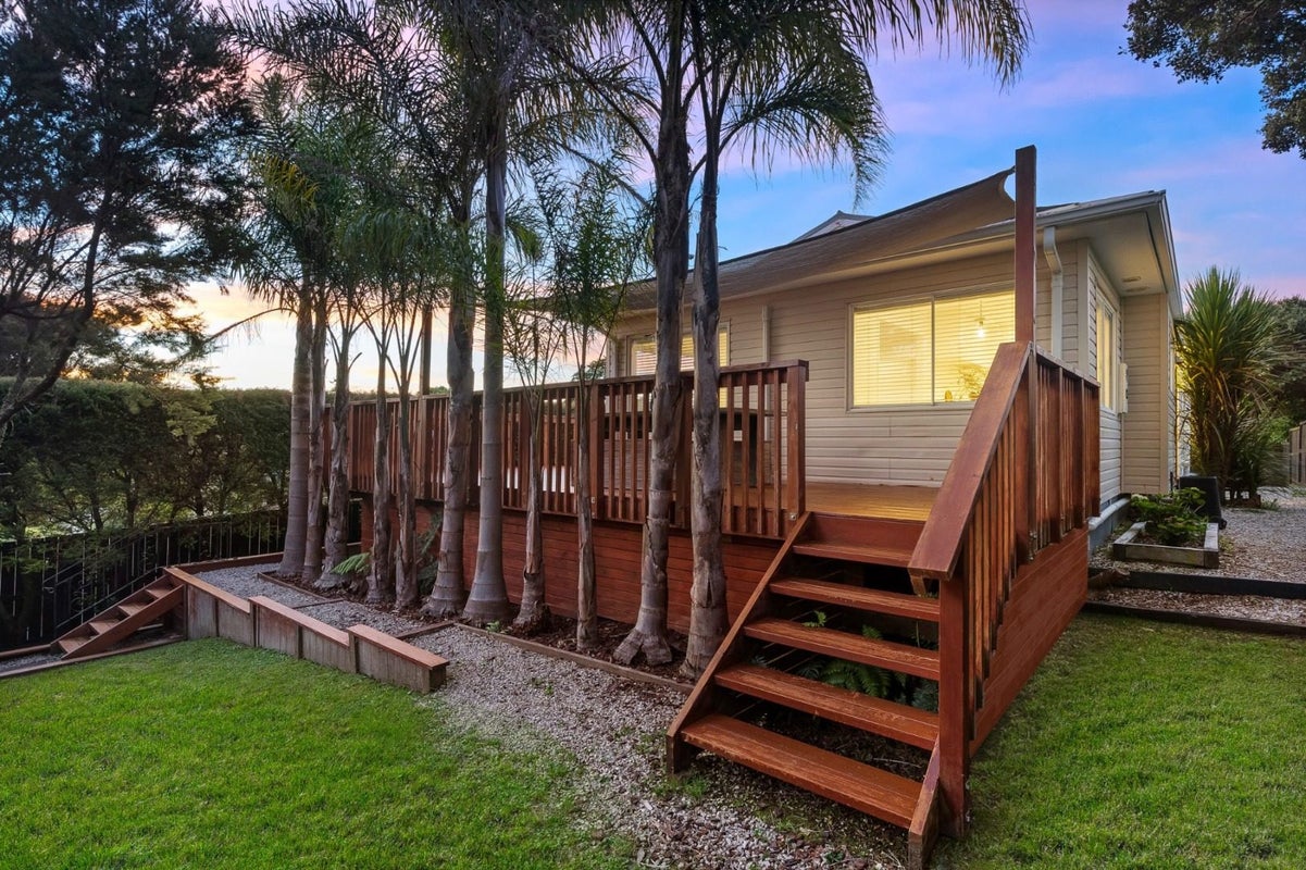 3 Sispara Place, Beach Haven, Auckland - Carousel 1