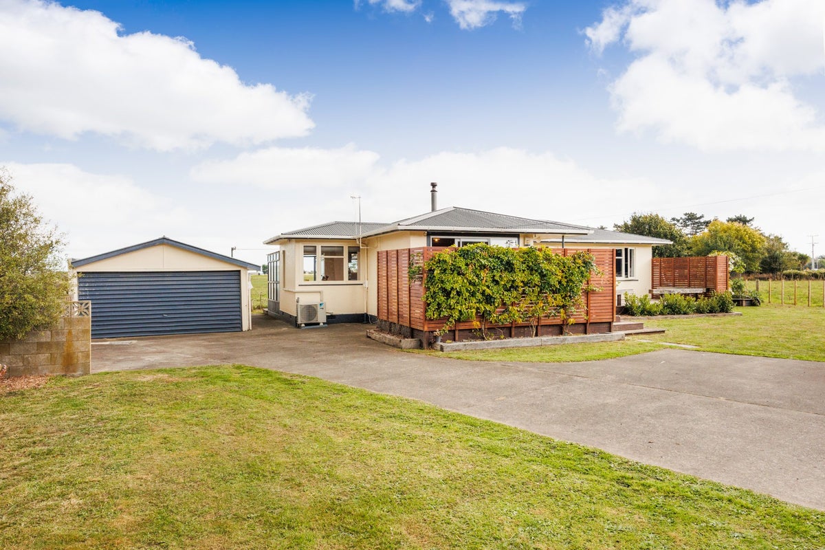 1029 Rangitikei Line, Newbury, Palmerston North - Carousel 1