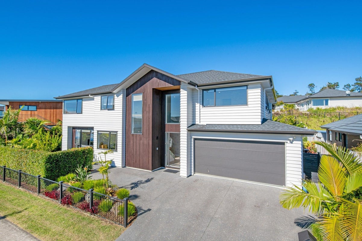 3 Arriere Lane, Silverdale, Auckland - Carousel 1