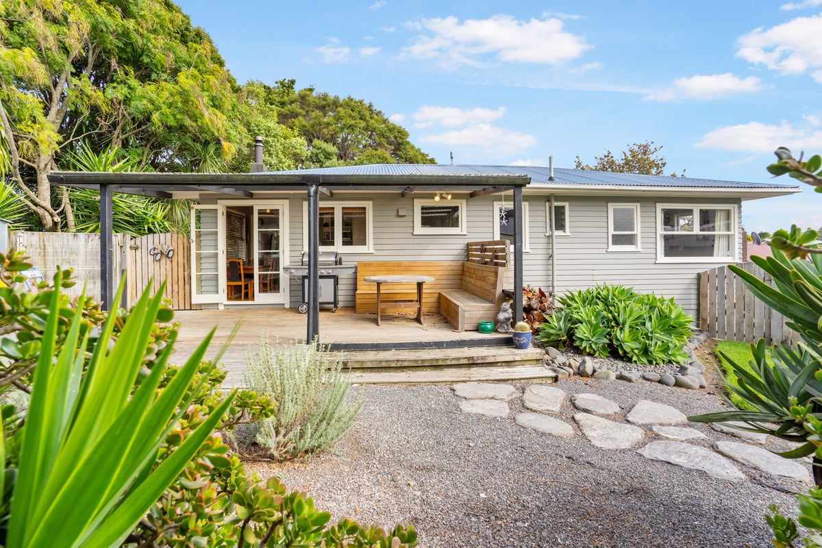 5 Glendene Avenue, Glendene, Auckland - Carousel 1