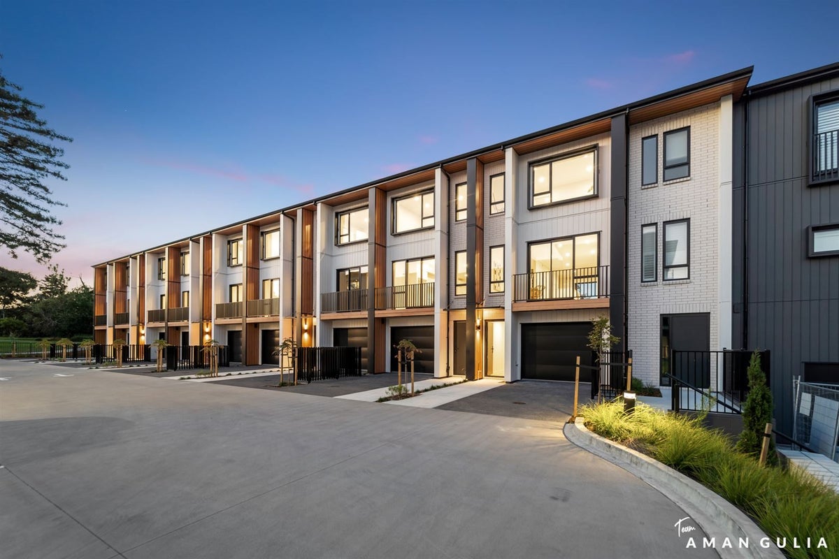 6 Beach Road, Mellons Bay, Auckland - Carousel 1