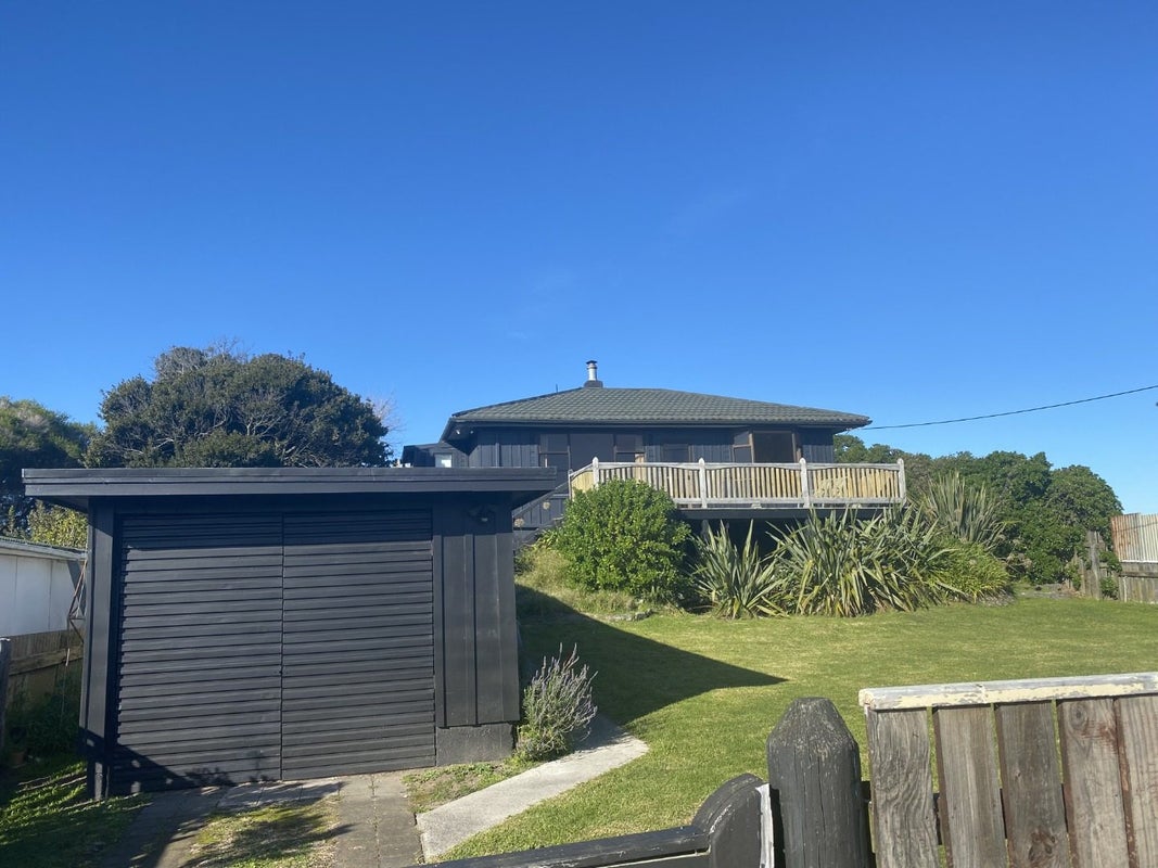 22 Mahoe Street, Otaki Beach, Otaki - Carousel 1