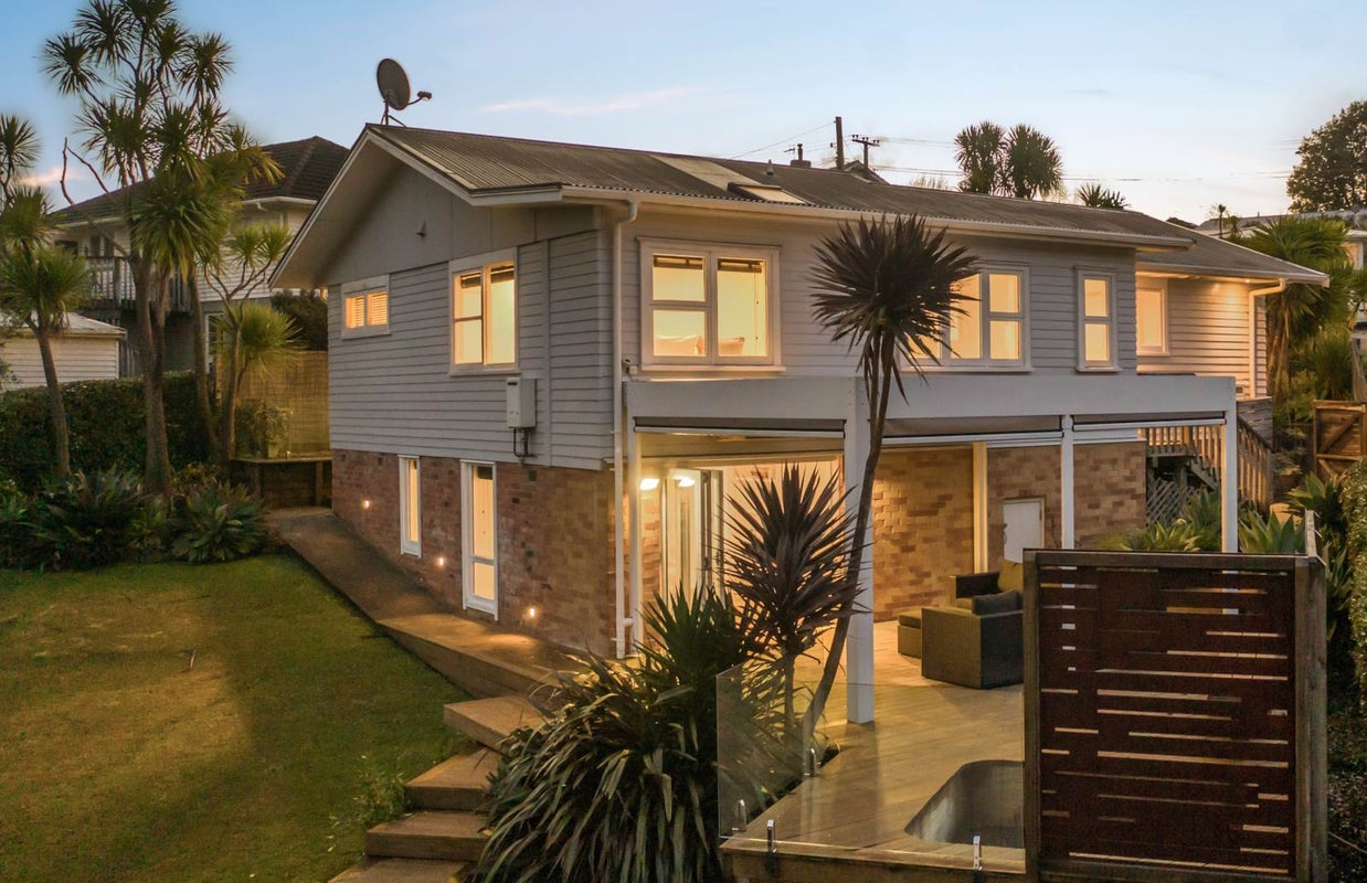 46 Taupo Street, Green Bay, Auckland - Carousel 1