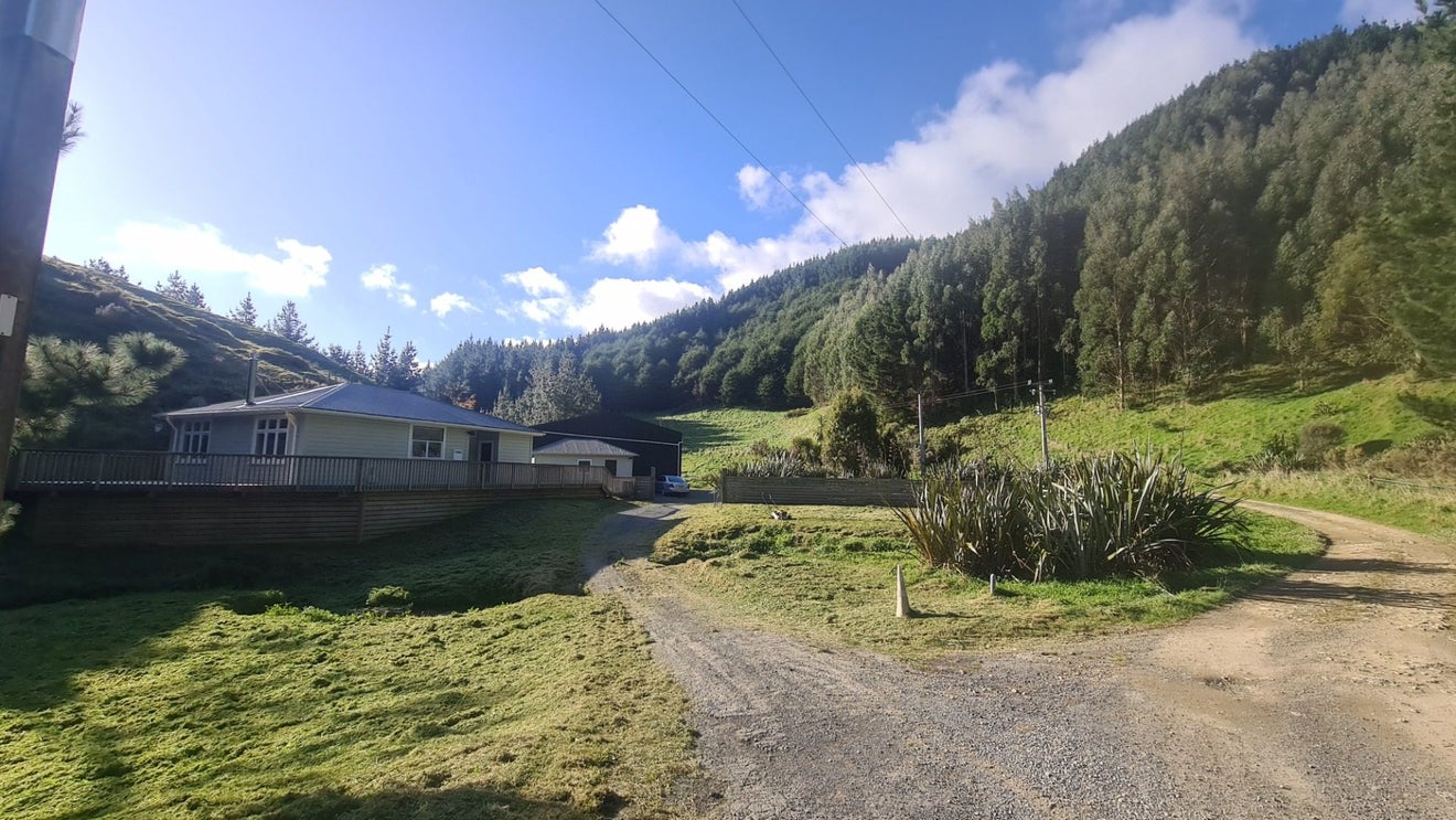 1122 Paekakariki Hill Road, Paekakariki Hill, Porirua - Carousel 1