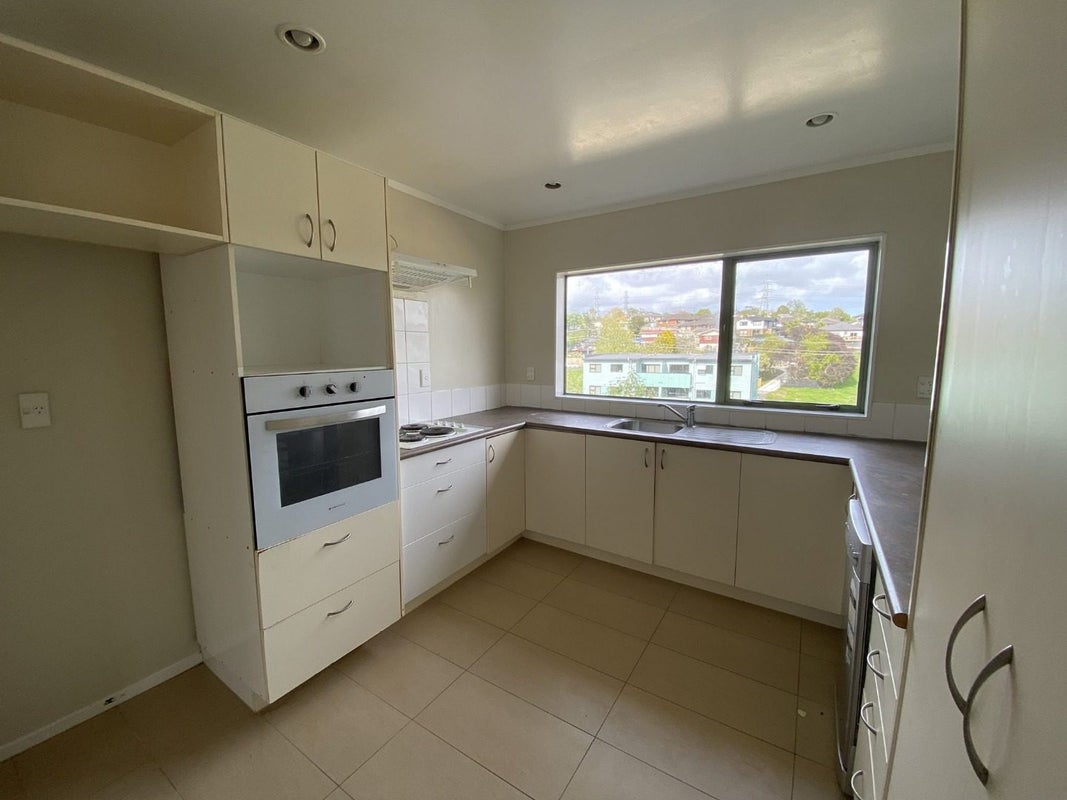 25 Ginders Drive, Massey, Auckland - Carousel 1