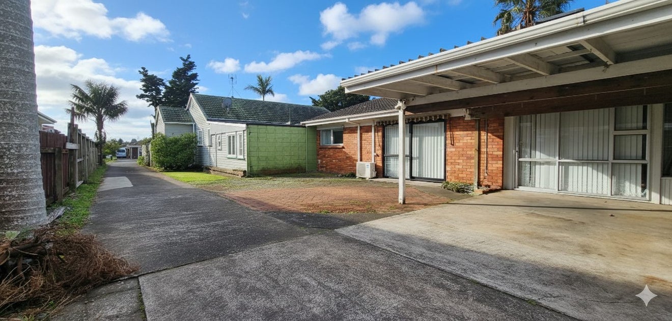 2/15 Wentworth Avenue, Papatoetoe, Auckland - Carousel 1