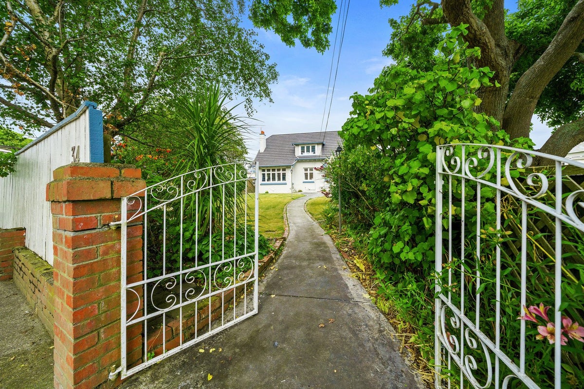 34 Pharazyn Street, Melling, Lower Hutt - Carousel 1