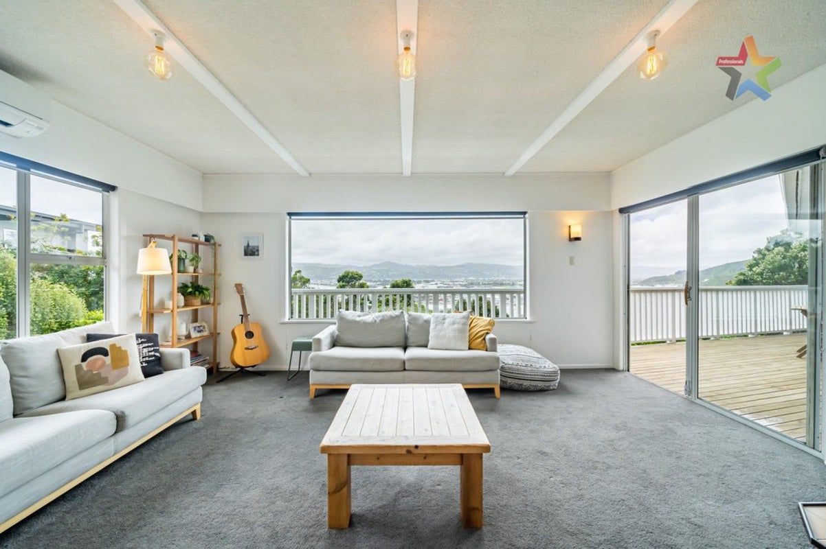 6 Nikau Road, Point Howard, Lower Hutt - Carousel 2