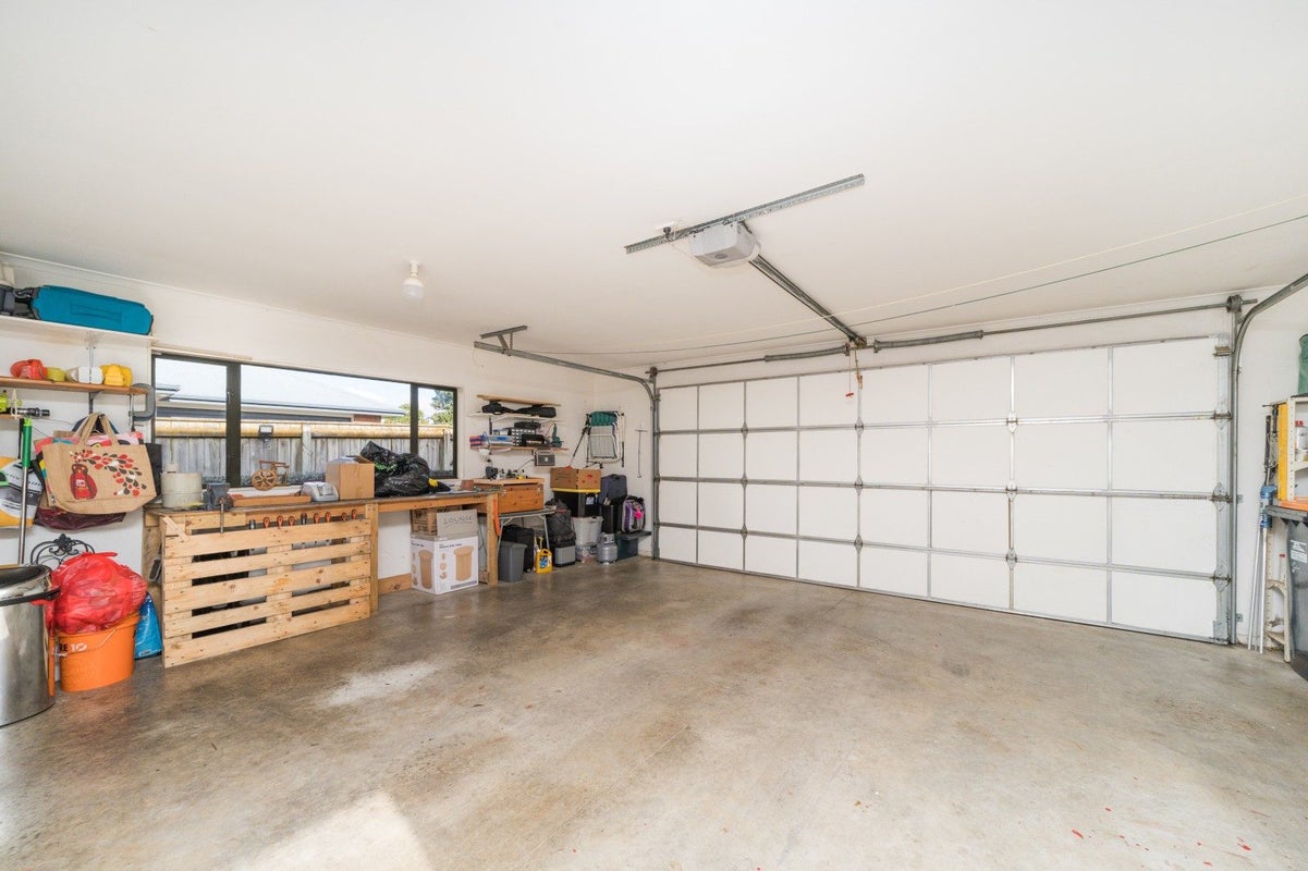 8 Greenwood Place, Fitzherbert, Palmerston North - Carousel 33
