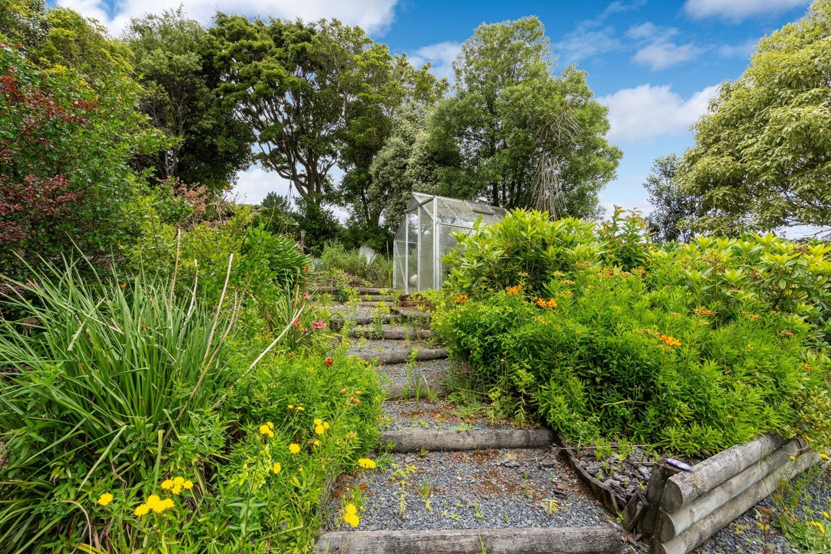 15 McTaggart Street, Company Bay, Dunedin - Carousel 20