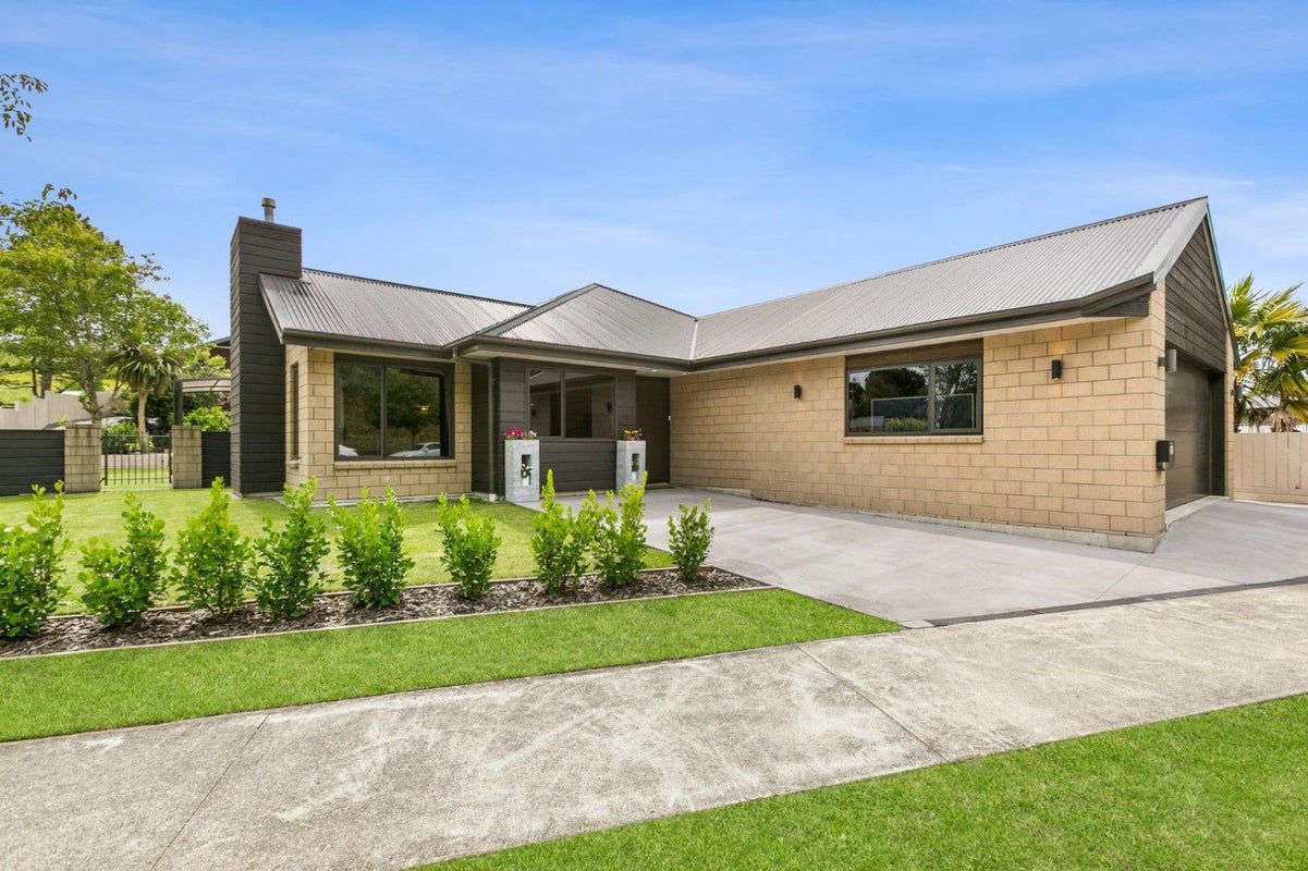 11 Fernbrook Drive, Hurworth, New Plymouth  - Carousel 2