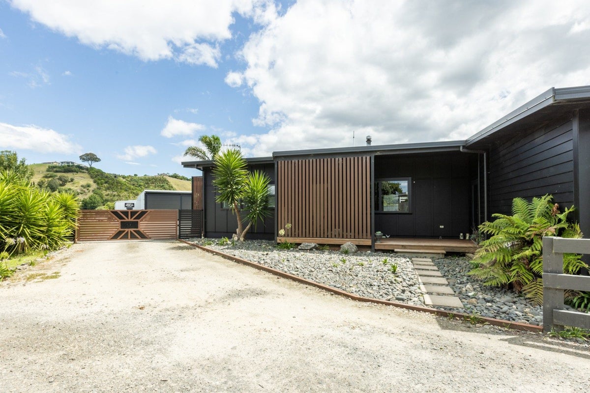 27 Petane Road, Bay View, Napier - Carousel 2