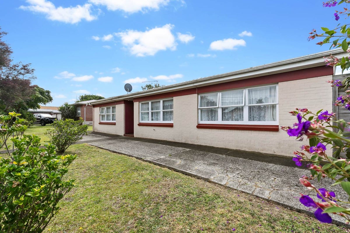 6 Anderson Avenue, Point England, Auckland - Carousel 1