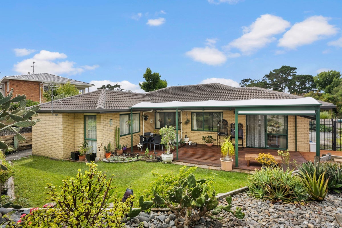17 San Pedro Place, Henderson, Auckland - Carousel 1