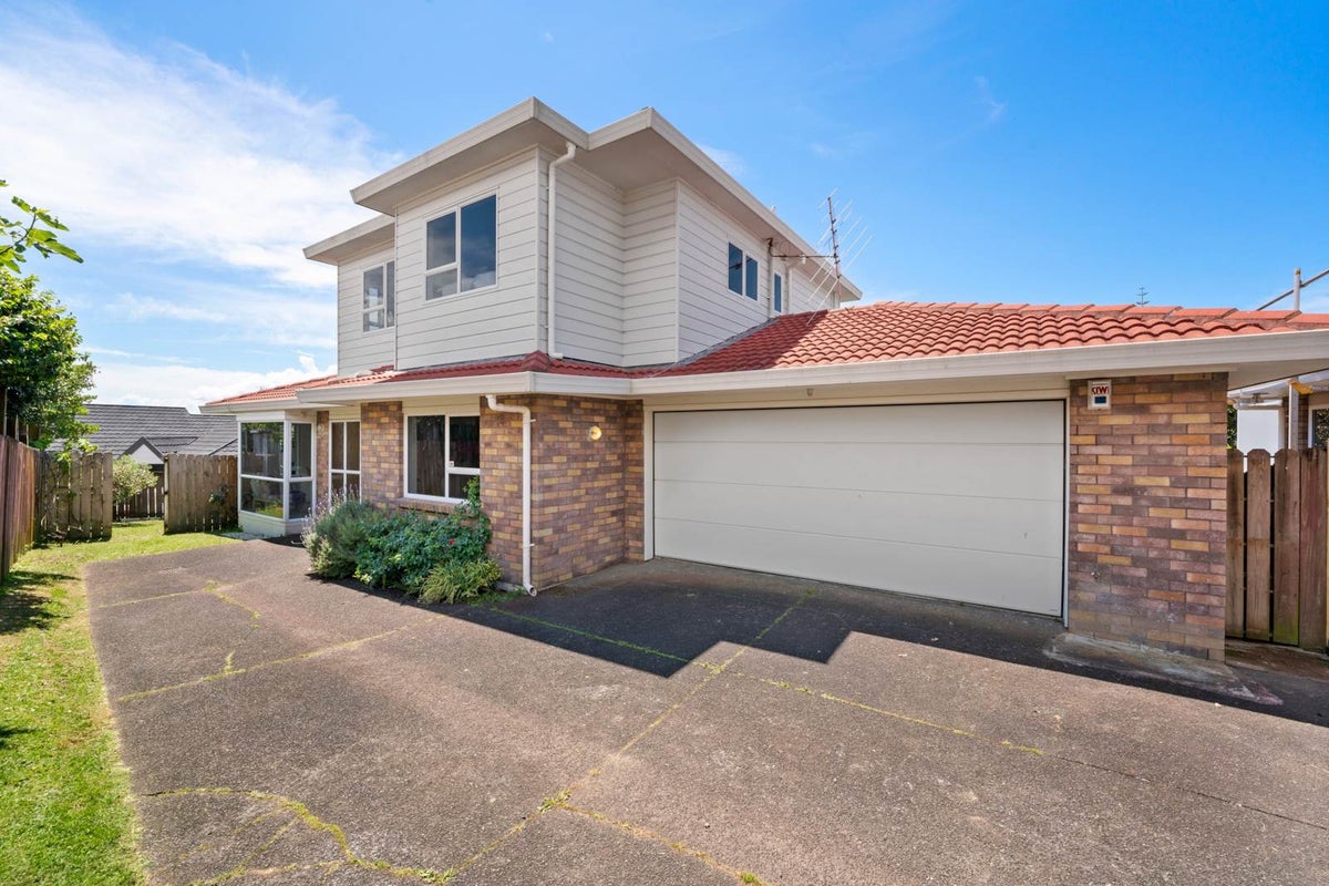 2/52 Simmental Crescent, Somerville, Manukau - Carousel 2