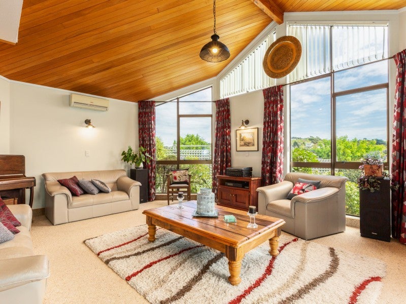 14 Sailmaker Close, Whitby, Porirua - Carousel 2