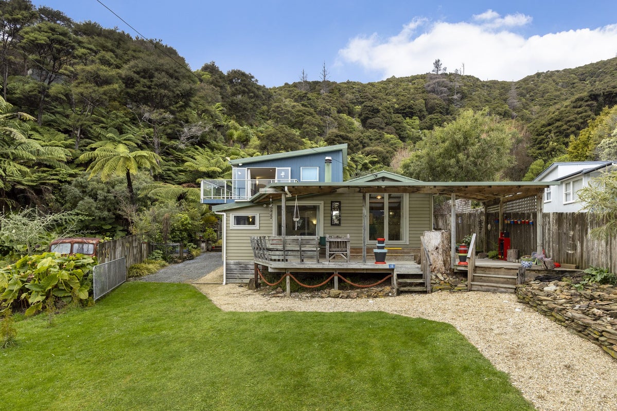 19 Sandy Bay Road, Black Rock, Marlborough Sounds - Carousel 1
