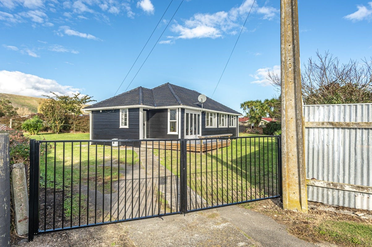 94 Talbot Street, Whanganui East, Whanganui - Carousel 1