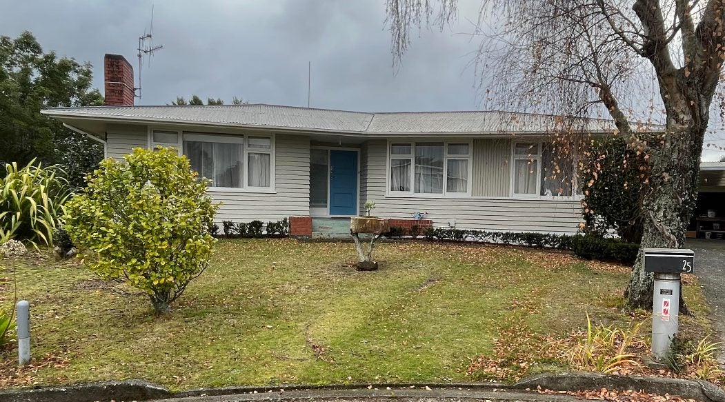 25 St Albans Avenue, Hokowhitu, Palmerston North - Carousel 1