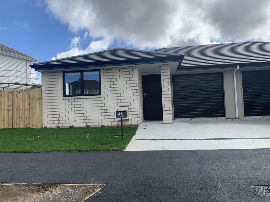 1/49 Holland Road, Fairfield, Hamilton - Carousel 1