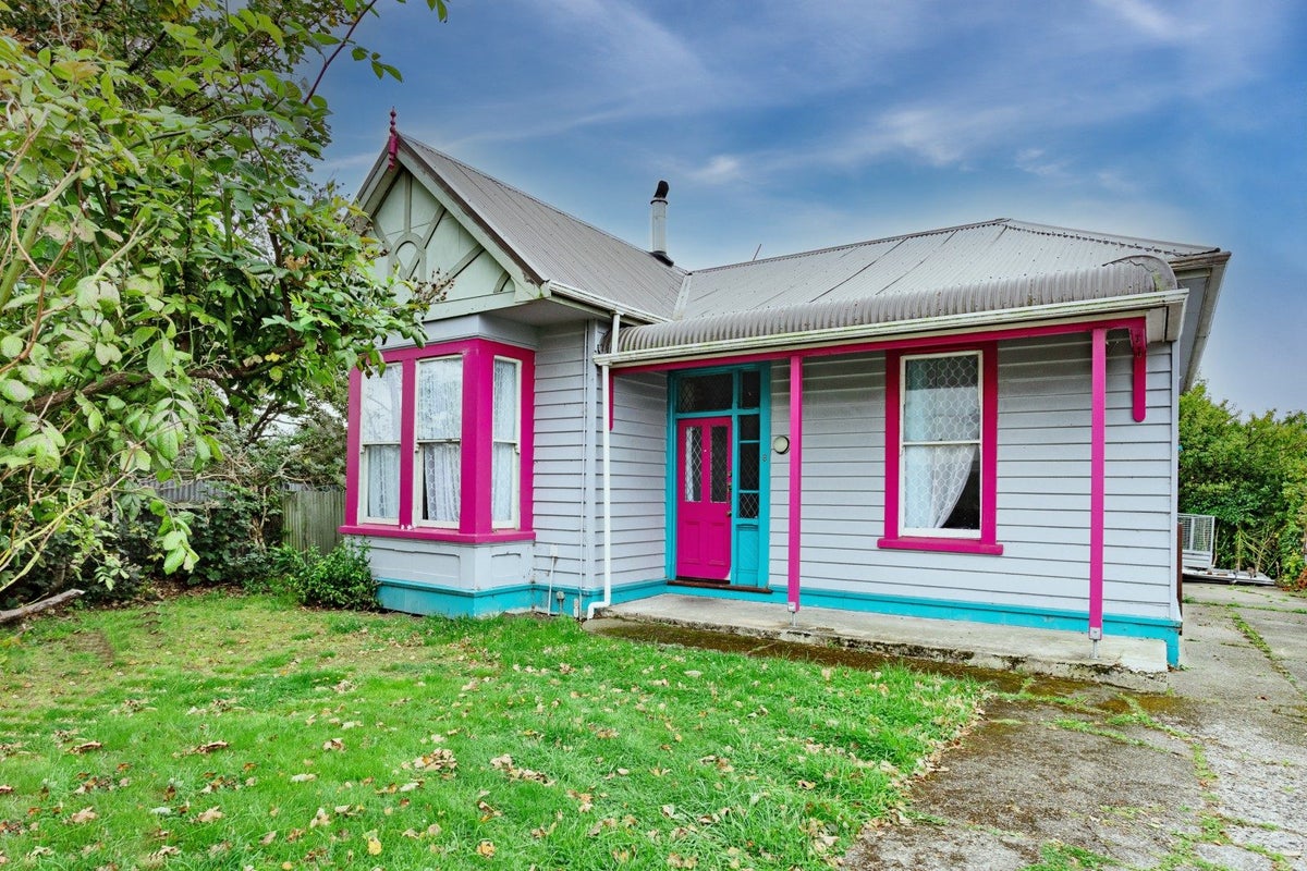 8 Centre Street, Strathern, Invercargill - Carousel 1