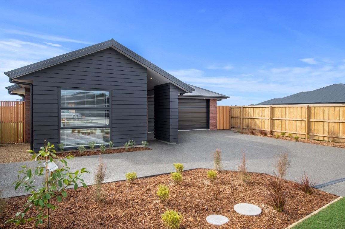 18 Chambers Avenue, Woodend, Woodend - Carousel 1