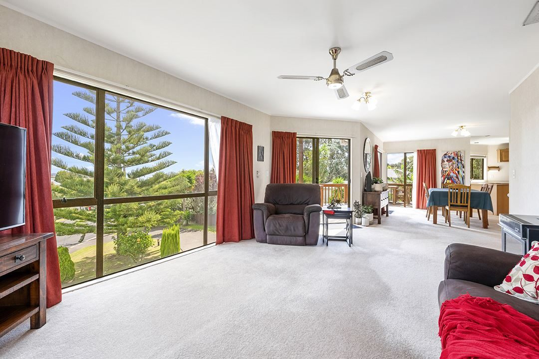4 Shakespear Road, Army Bay, Whangaparaoa - Carousel 2