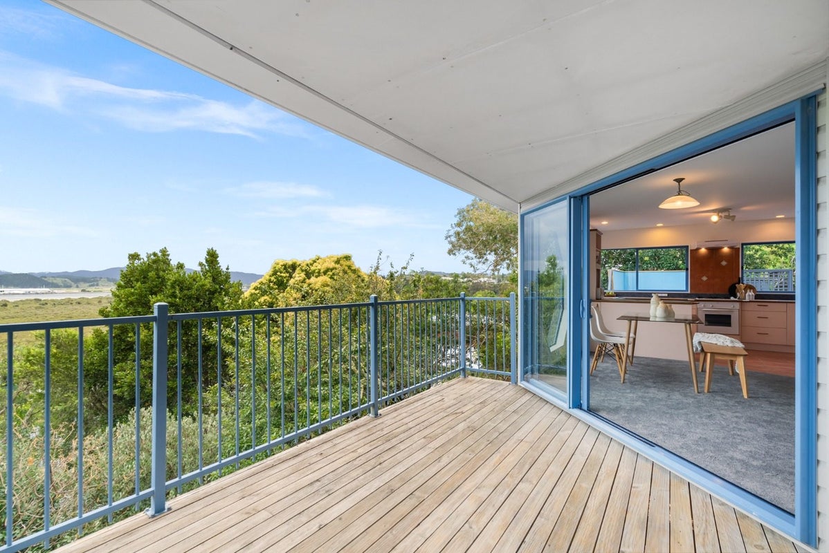 15 Pine Park Road, Onerahi, Whangarei - Carousel 2