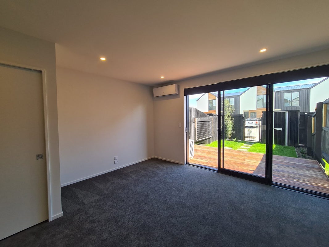 2/27 New Brighton Road, Shirley, Christchurch - Carousel 1