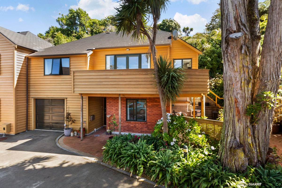 26 Futuna Close, Karori, Wellington - Carousel 1