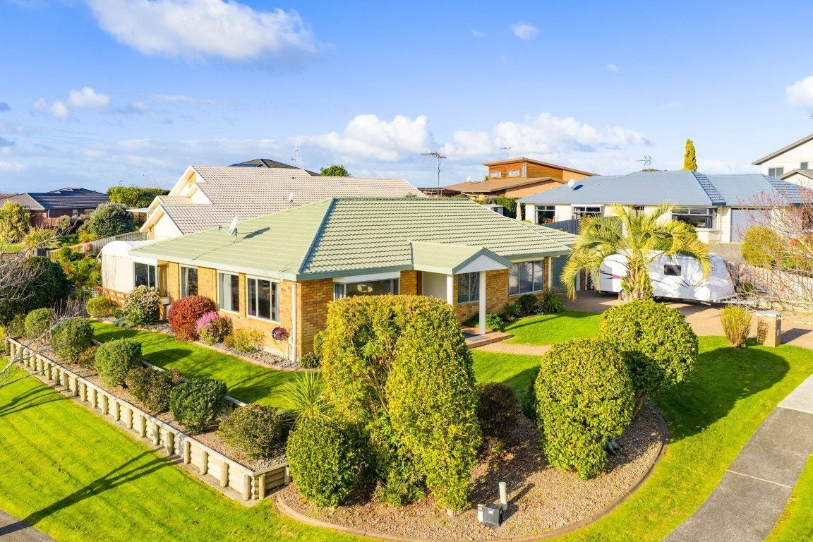 10 Lochinver Drive, Nawton, Hamilton - Carousel 2