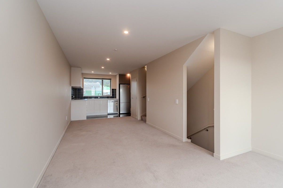 15/31 Princess Terrace, Newtown, Wellington - Carousel 2