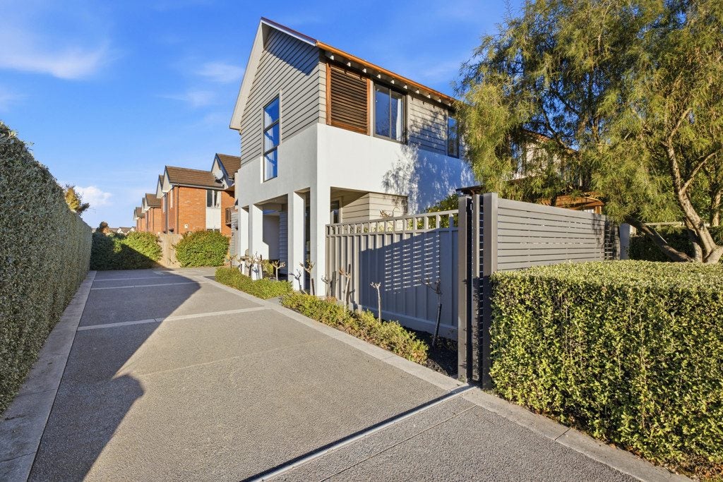 9 Glen Oaks Drive, Northwood, Christchurch - Carousel 1