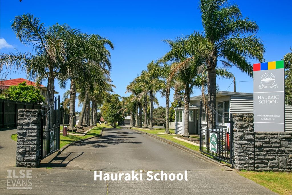 1/33 Eversleigh Road, Belmont, Auckland - Carousel 26