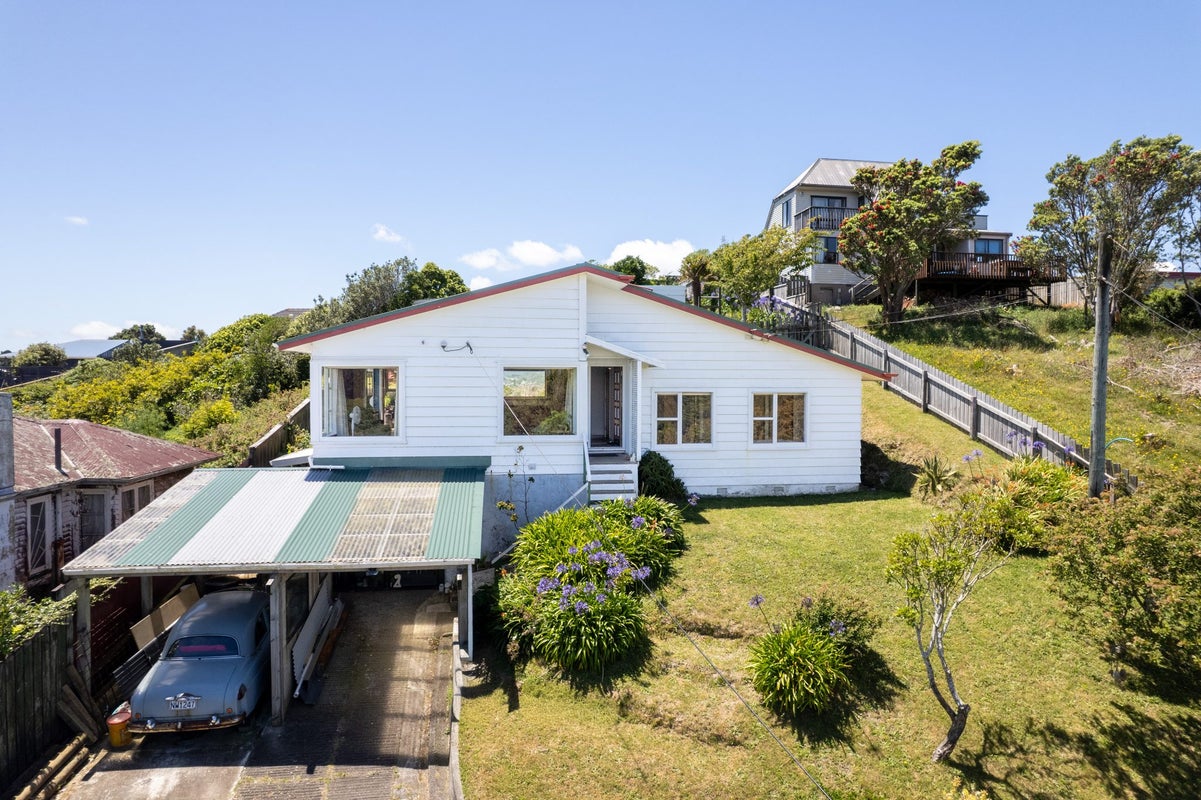 25 Miles Crescent, Newlands, Wellington - Carousel 1