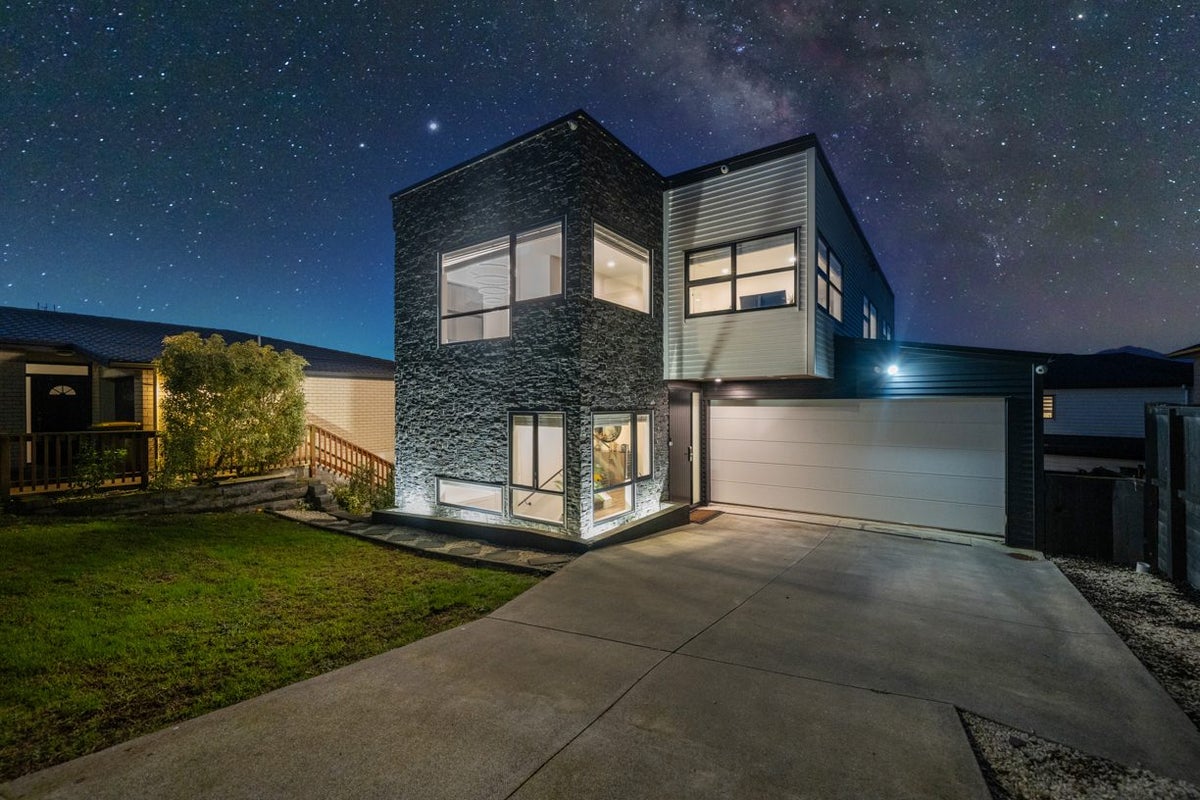 23 Gospel Heights, Flat Bush, Auckland - Carousel 1