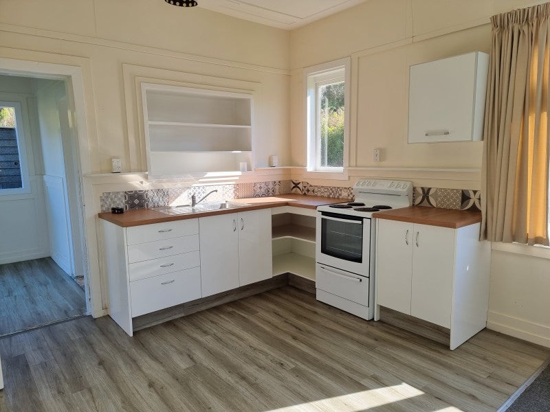 30 Oxford Street, Taylorville, Greymouth - Carousel 2