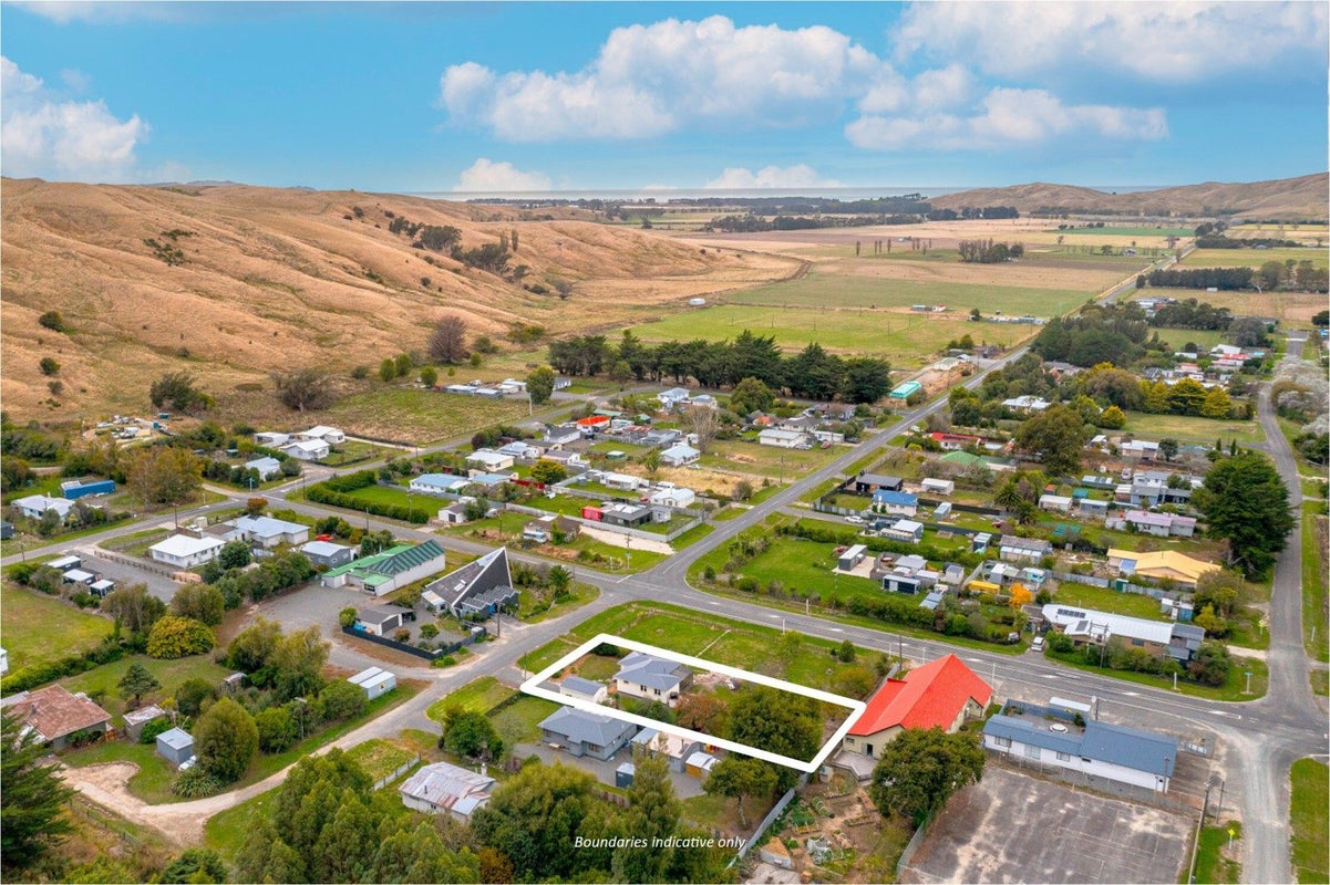 8 Dundas Street, Porangahau - Carousel 1