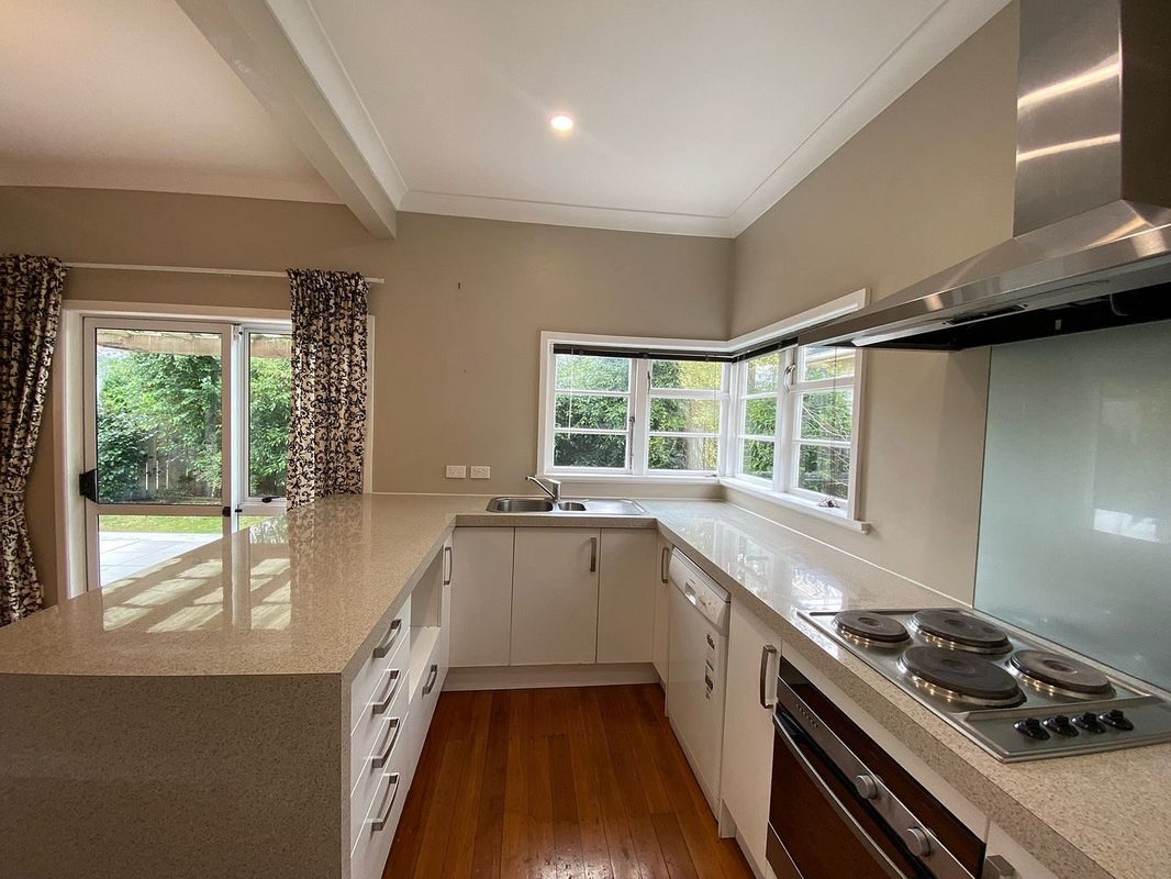 15A Saint Ronans Avenue, Waterloo, Lower Hutt - Carousel 1