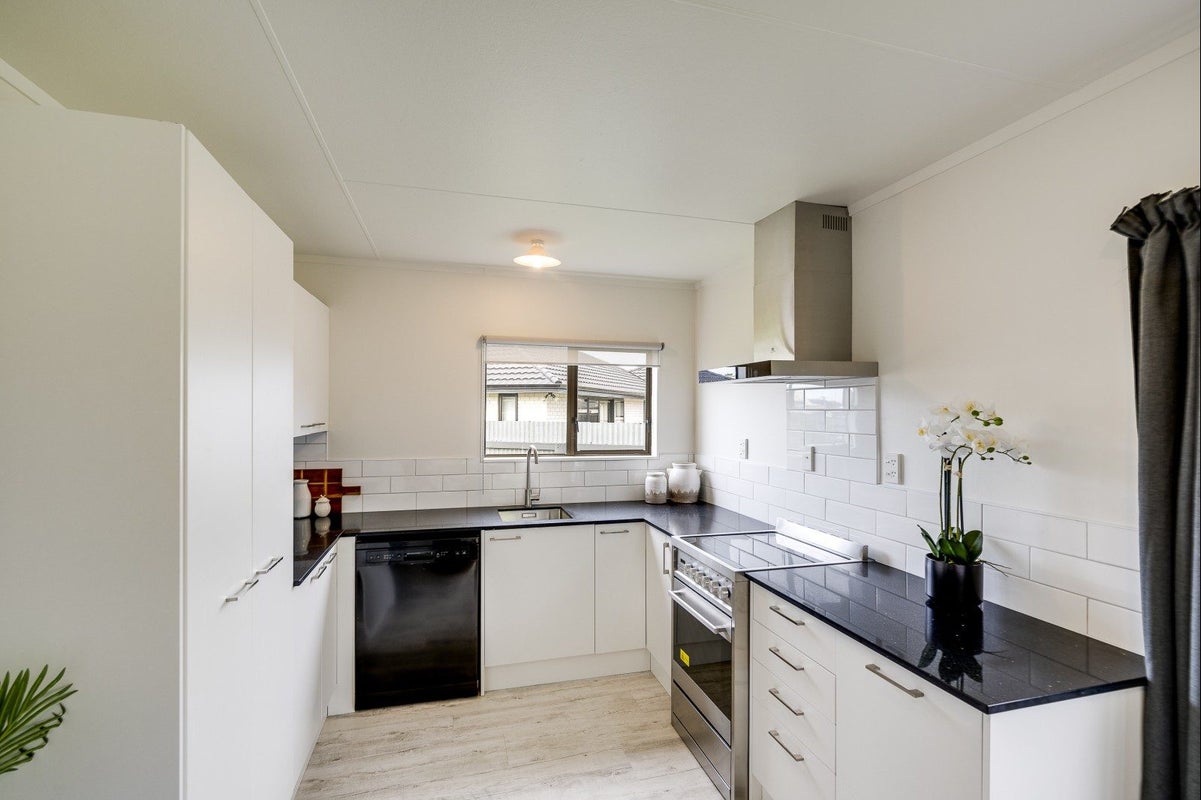 2/7 Tarbet Street, Flaxmere, Hastings - Carousel 2