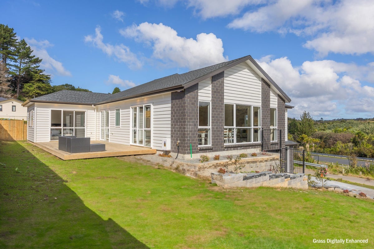 2 Maraeariki Avenue, Orewa, Orewa - Carousel 2