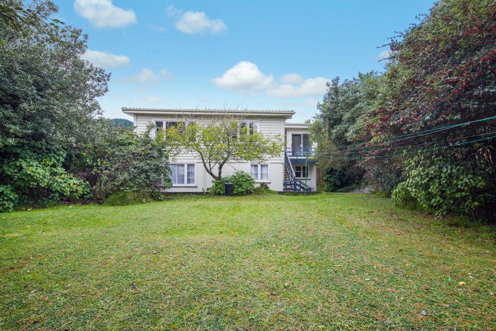 12 Mahoe Street, Tawa, Wellington - Carousel 1