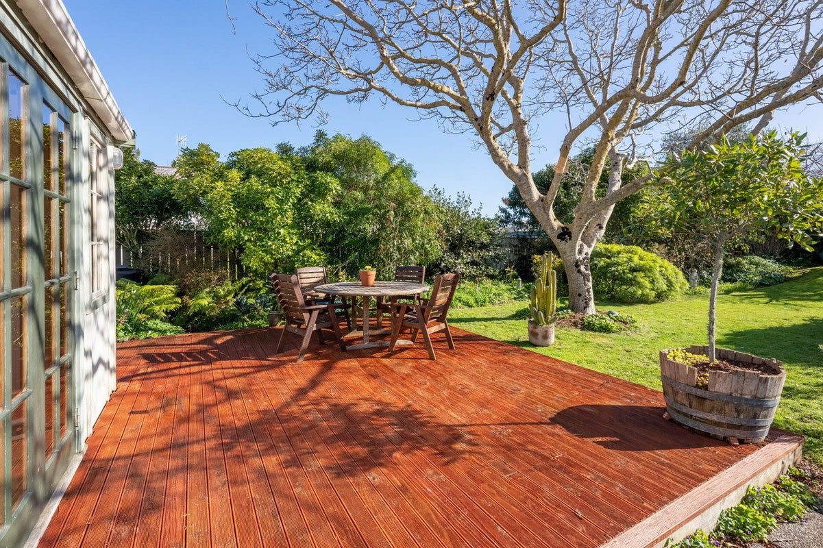 8 Toroa Road, Otaihanga, Paraparaumu - Carousel 2