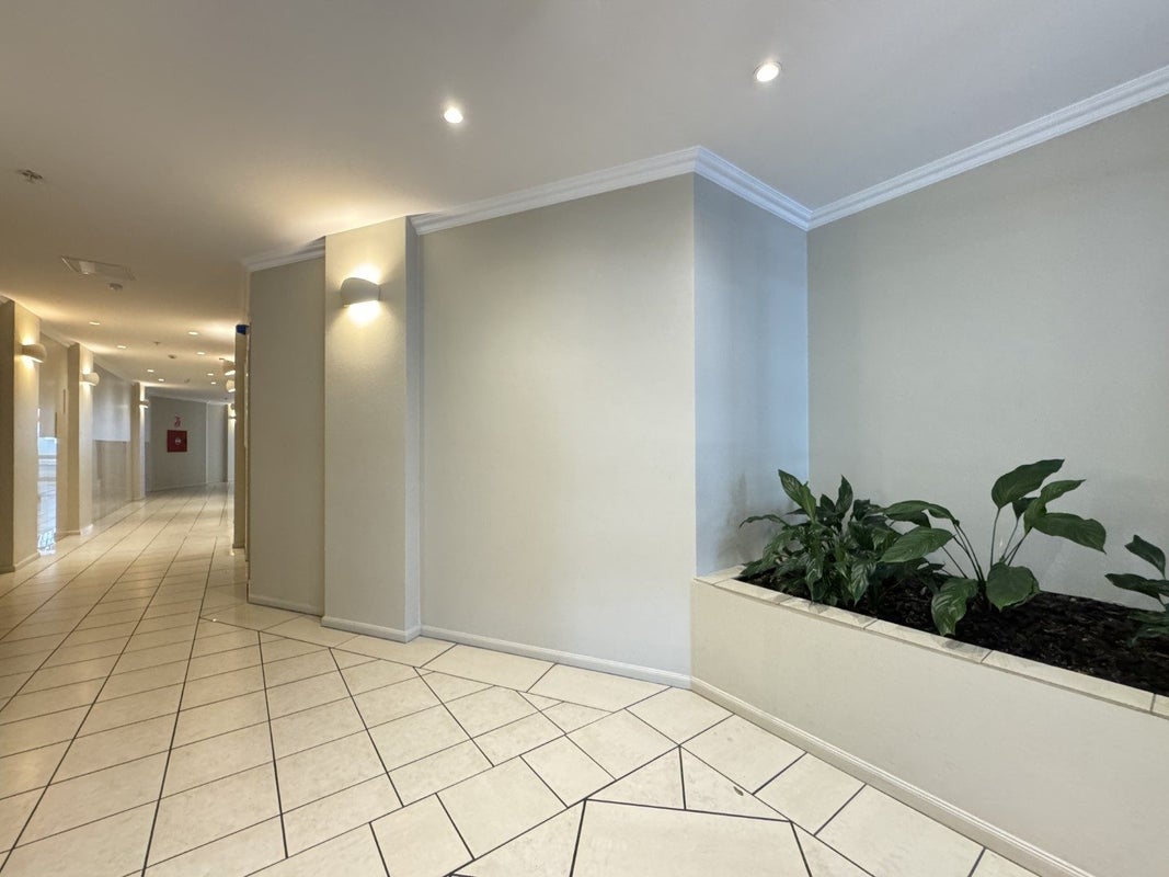 3B/5 Kent Terrace, Mount Victoria, Wellington - Carousel 2