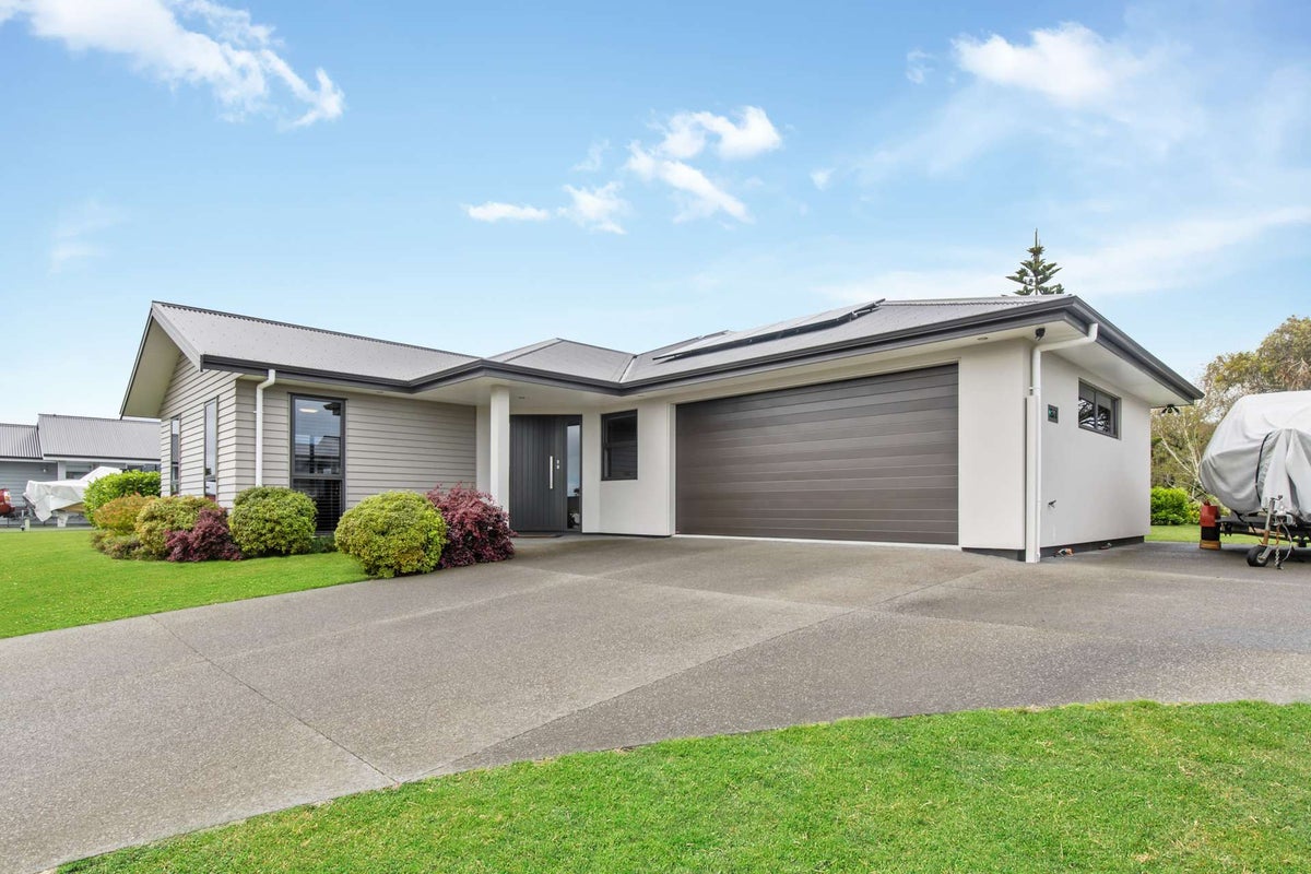 17 Tirimoana Place, Otamatea, Whanganui - Carousel 2