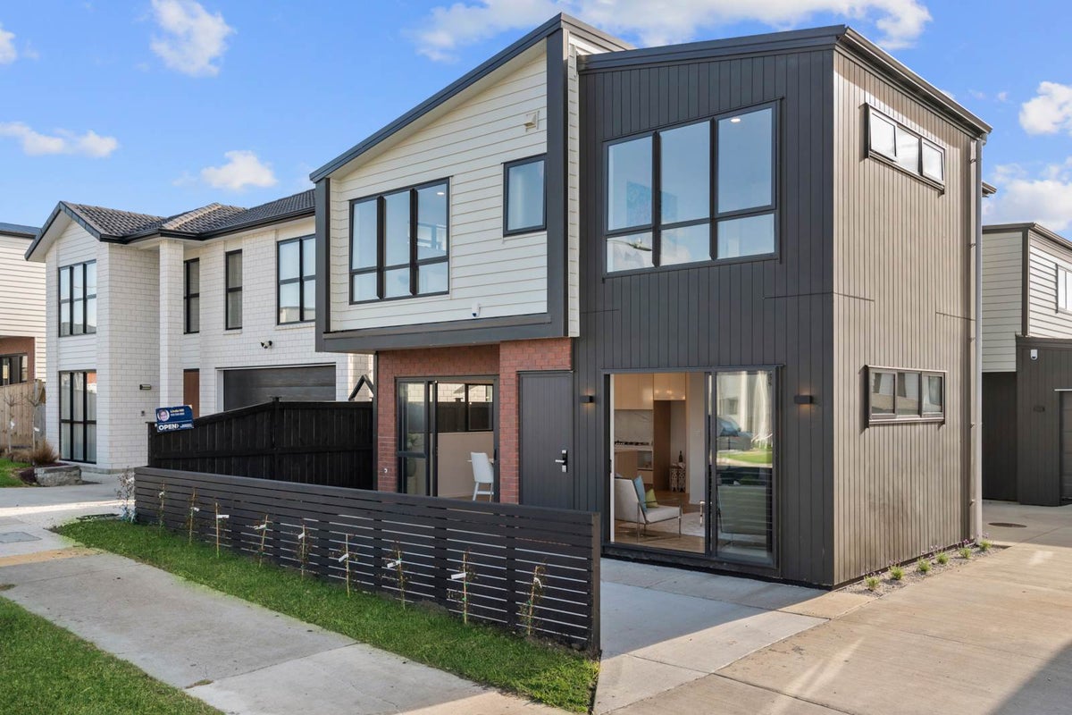 7A Ascent Street, Flat Bush, Auckland - Carousel 2