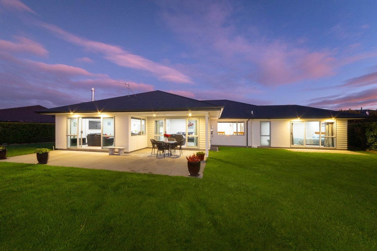 25 Doncaster Court, Awapuni, Palmerston North - Carousel 1