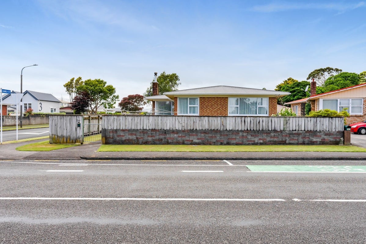 239 Mangorei Road, Merrilands, New Plymouth - Carousel 1